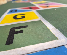 Projeto lúdico para acolhimento de crianças durante visitas a apenados reforça o papel da família na reinserção social