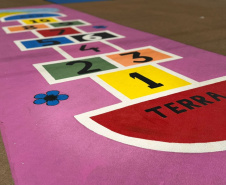 Projeto lúdico para acolhimento de crianças durante visitas a apenados reforça o papel da família na reinserção social