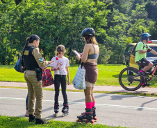 Forças de segurança realizam conscientização de combate à violência contra a mulher