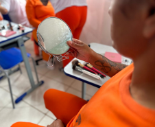 Estado leva capacitação em beleza e empreendedorismo a apenadas em Piraquara