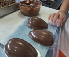 Ação solidária: Polícia Penal leva alegria à Páscoa de crianças em CMEI de Foz do Iguaçu