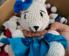 Ação solidária: Polícia Penal leva alegria à Páscoa de crianças em CMEI de Foz do Iguaçu