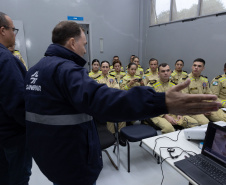 Cadetes do Corpo de Bombeiros fazem treinamento sobre produtos perigosos na Sanepar