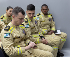 Cadetes do Corpo de Bombeiros fazem treinamento sobre produtos perigosos na Sanepar