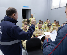Cadetes do Corpo de Bombeiros fazem treinamento sobre produtos perigosos na Sanepar