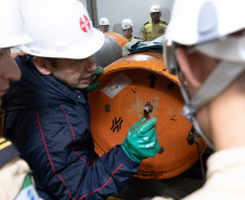 Cadetes do Corpo de Bombeiros fazem treinamento sobre produtos perigosos na Sanepar