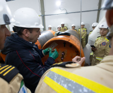 Cadetes do Corpo de Bombeiros fazem treinamento sobre produtos perigosos na Sanepar