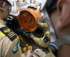 Cadetes do Corpo de Bombeiros fazem treinamento sobre produtos perigosos na Sanepar