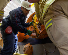 Cadetes do Corpo de Bombeiros fazem treinamento sobre produtos perigosos na Sanepar