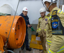 Cadetes do Corpo de Bombeiros fazem treinamento sobre produtos perigosos na Sanepar