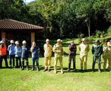 Bombeiros realizam simulado de descarrilamento de trem com múltiplas vítimas na Serra do Mar