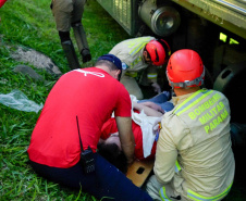 Bombeiros realizam simulado de descarrilamento de trem com múltiplas vítimas na Serra do Mar