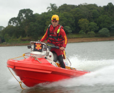 Inéditas no Brasil: Bombeiros passam a ter motoaquáticas de resgate em cenários extremos