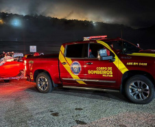 Bombeiros fazem treinamento com motoaquáticas de resgate inéditas no Brasil