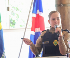 Palestra em Mandaguari fortalece integração entre comunidade e forças de segurança no combate à violência contra a mulher