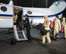 Bombeiros do Paraná embarcam para missão de busca e resgate na Venezuela após terremoto