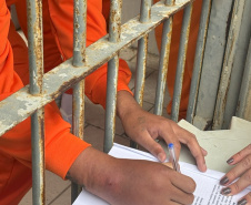 Projeto Casando Direitos oficializa união civil de 52 casais em unidades penais de Piraquara