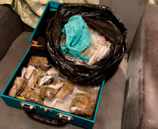 PCPR apreende armas, drogas e R$ 78 mil em operação contra grupo criminoso em Curitiba