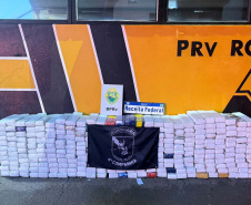 PMPR apreende 340 quilos de maconha, medicamentos e eletrônicos em ônibus na PR-444