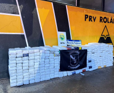 PMPR apreende 340 quilos de maconha, medicamentos e eletrônicos em ônibus na PR-444