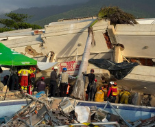 Venezuela: Brasil mantém força-tarefa dos bombeiros em busca de sobreviventes a dois dias do fim da janela de resgate
