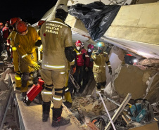 Venezuela: Brasil mantém força-tarefa dos bombeiros em busca de sobreviventes a dois dias do fim da janela de resgate