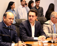 Governador Carlos Massa Ratinho Jr acompanha o balanço da operação verão junto com o secretário de segurança general Luiz Felipe Carbonell.Foto de Gilson Abreu/ANPr14.03.2019