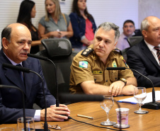 Governador Carlos Massa Ratinho Jr acompanha o balanço da operação verão junto com o secretário de segurança general Luiz Felipe Carbonell.Foto de Gilson Abreu/ANPr14.03.2019