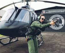 Sete mulheres fazem parte dos grupos de operações especiais da Polícia Civil no Paraná. São cinco lotadas no Centro de Operações Policiais Especiais (Cope), uma no Tático Integrado de Grupos de Repressão Especial (Tigre) e uma no Grupamento de Operações Aéreas (GOA). Bruna Roberta Mayer é uma das integrantes desse elenco e um exemplo de pioneirismo na carreira operacional da instituição.