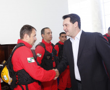 O governador Carlos Massa Ratinho Junior homenageou, nesta segunda-feira (1/4) bombeiros do Estado e profissionais de outras áreas enviados pelo Paraná para apoio aos trabalhos em Brumadinho (MG), após o rompimento da barragem da Mina do Feijão. Curitiba, 01-04-19.Foto: Arnaldo Alves / ANPr.
