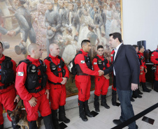 O governador Carlos Massa Ratinho Junior homenageou, nesta segunda-feira (1/4) bombeiros do Estado e profissionais de outras áreas enviados pelo Paraná para apoio aos trabalhos em Brumadinho (MG), após o rompimento da barragem da Mina do Feijão. Curitiba, 01-04-19.Foto: Arnaldo Alves / ANPr.