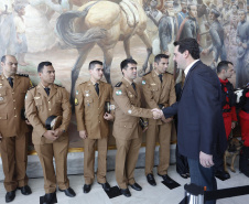 O governador Carlos Massa Ratinho Junior homenageou, nesta segunda-feira (1/4) bombeiros do Estado e profissionais de outras áreas enviados pelo Paraná para apoio aos trabalhos em Brumadinho (MG), após o rompimento da barragem da Mina do Feijão. Curitiba, 01-04-19.Foto: Arnaldo Alves / ANPr.