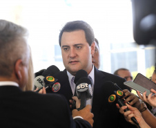 O governador Carlos Massa Ratinho Junior homenageou, nesta segunda-feira (1/4) bombeiros do Estado e profissionais de outras áreas enviados pelo Paraná para apoio aos trabalhos em Brumadinho (MG), após o rompimento da barragem da Mina do Feijão. Curitiba, 01-04-19.Foto: Arnaldo Alves / ANPr.