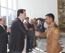 O governador Carlos Massa Ratinho Junior homenageou, nesta segunda-feira (1/4) bombeiros do Estado e profissionais de outras áreas enviados pelo Paraná para apoio aos trabalhos em Brumadinho (MG), após o rompimento da barragem da Mina do Feijão. Curitiba, 01-04-19.Foto: Arnaldo Alves / ANPr.