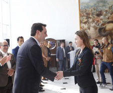 O governador Carlos Massa Ratinho Junior homenageou, nesta segunda-feira (1/4) bombeiros do Estado e profissionais de outras áreas enviados pelo Paraná para apoio aos trabalhos em Brumadinho (MG), após o rompimento da barragem da Mina do Feijão. Curitiba, 01-04-19.Foto: Arnaldo Alves / ANPr.