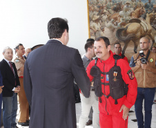 O governador Carlos Massa Ratinho Junior homenageou, nesta segunda-feira (1/4) bombeiros do Estado e profissionais de outras áreas enviados pelo Paraná para apoio aos trabalhos em Brumadinho (MG), após o rompimento da barragem da Mina do Feijão. Curitiba, 01-04-19.Foto: Arnaldo Alves / ANPr.