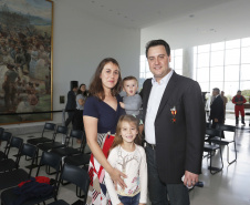 O governador Carlos Massa Ratinho Junior homenageou, nesta segunda-feira (1/4) bombeiros do Estado e profissionais de outras áreas enviados pelo Paraná para apoio aos trabalhos em Brumadinho (MG), após o rompimento da barragem da Mina do Feijão. Curitiba, 01-04-19.Foto: Arnaldo Alves / ANPr.