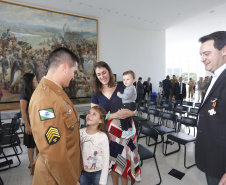 O governador Carlos Massa Ratinho Junior homenageou, nesta segunda-feira (1/4) bombeiros do Estado e profissionais de outras áreas enviados pelo Paraná para apoio aos trabalhos em Brumadinho (MG), após o rompimento da barragem da Mina do Feijão. Curitiba, 01-04-19.Foto: Arnaldo Alves / ANPr.