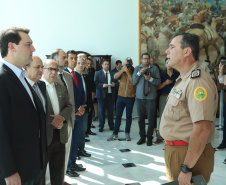 O governador Carlos Massa Ratinho Junior entregou nesta segunda-feira (1º) medalhas de mérito às equipes do Corpo de Bombeiros, Polícia Militar, Polícia Científica e Defesa Civil que ajudaram nas operações de busca e salvamento em Brumadinho, Minas Gerais. - Curitiba, 01-04-19.  -  Foto: Rodrigo Félix Leal/ANPr