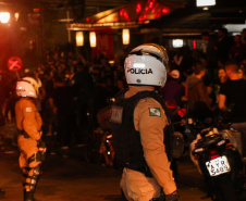 A Polícia Militar do Paraná deflagra a megaoperação Primo que cumpriu 16 mandados de Prisão e de Busca e Apreensão e resultou em 19 encaminhamentos, sendo 15 adultos e quatro adolescentes apreendidos, bem como uma quantidade de drogas recolhida.  -  Curitiba, 26/04/2019  -  Foto: PMPR