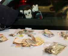 A Polícia Militar do Paraná deflagra a megaoperação Primo que cumpriu 16 mandados de Prisão e de Busca e Apreensão e resultou em 19 encaminhamentos, sendo 15 adultos e quatro adolescentes apreendidos, bem como uma quantidade de drogas recolhida.  -  Curitiba, 26/04/2019  -  Foto: PMPR