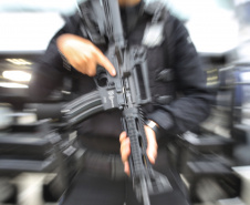 O governador Carlos Massa Ratinho Junior entregou nesta quarta-feira armas, rádios comunicadores e veículos de escolta ao Departamento Penitenciário do Paraná (Depen). O objetivo é equipar e modernizar o sistema prisional do Estado. Curitiba, 08/05/2019. Foto: José Fernando Ogura/ANPr