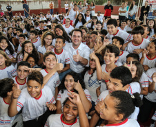 O governador Carlos Massa Ratinho Junior  participam do Lançamento do programa Escola Segura  no Colégio Estadual Ulysses Guimarães em  Foz do Iguaçu nesta quinta-feira (09).   Foz do Iguaçu, 09/05/2019 -  Foto: Geraldo Bubniak/ANPr