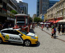 Policiamento movel no calcadao da rua XV,centro.Curitiba,11/10/2014. Foto - Antonio Costa