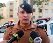 Curitiba, 24 de Maio de 2019. 24-05-2019. Operação do 1º CRPM desmonta laboratório de drogas no Tingui. Foto: Ten Marçal fala com a imprensa no local da apreensão.