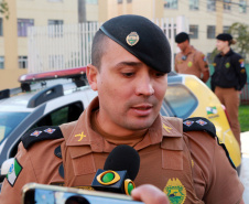 Curitiba, 24 de Maio de 2019. 24-05-2019. Operação do 1º CRPM desmonta laboratório de drogas no Tingui. Foto: Ten Marçal fala com a imprensa no local da apreensão.