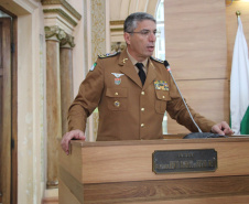 Curitiba, 19 de junho de 2019. Alto Comando da PMPR recebe homenagem na Camera municipal de Curitiba. Foto: Cel Pericles discursa para as autoridades presentes.