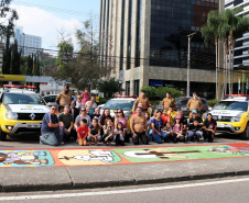 Curitiba, 20 de junho de 2019. Tapete da Policia Militar Corpus Christi. Foto: Policiais Militares e Familiares.