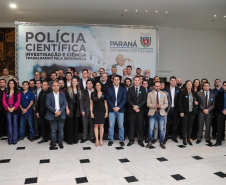 O governador Carlos Massa Ratinho Júnior dá posse nesta segunda-feira (22) a mais de 90 peritos oficiais, no Palácio Iguaçu. Os profissionais integrarão o efetivo da Polícia Científica do Paraná e, após formação, serão distribuídos no Estado, conforme a necessidade. Curitiba, 22/07/2019 -Foto: Geraldo Bubniak/ANPr