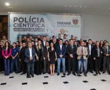 O governador Carlos Massa Ratinho Júnior dá posse nesta segunda-feira (22) a mais de 90 peritos oficiais, no Palácio Iguaçu. Os profissionais integrarão o efetivo da Polícia Científica do Paraná e, após formação, serão distribuídos no Estado, conforme a necessidade. Curitiba, 22/07/2019 -Foto: Geraldo Bubniak/ANPr